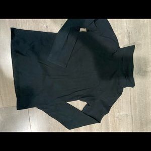Turtle neck long sleeve shirt